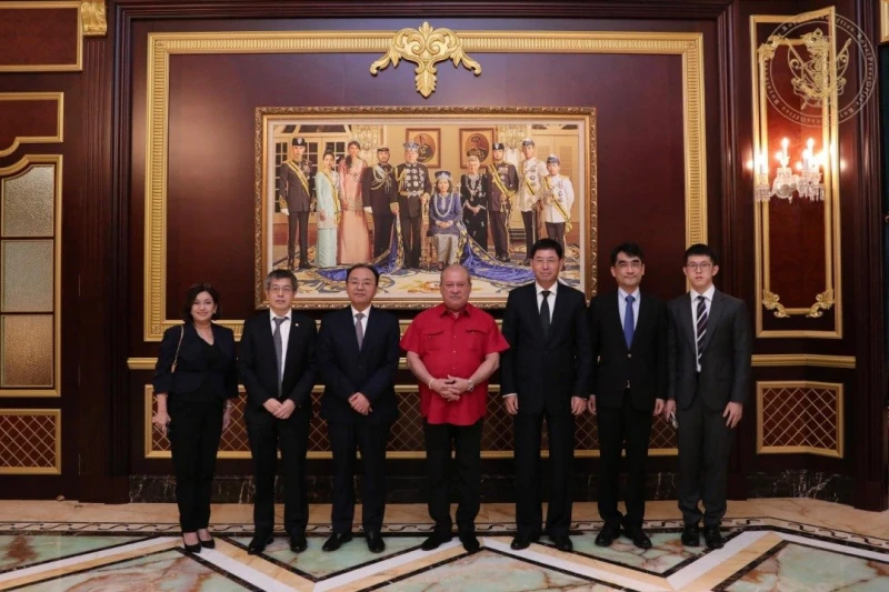 中國駐馬大使南下柔佛　首站覲見柔蘇丹