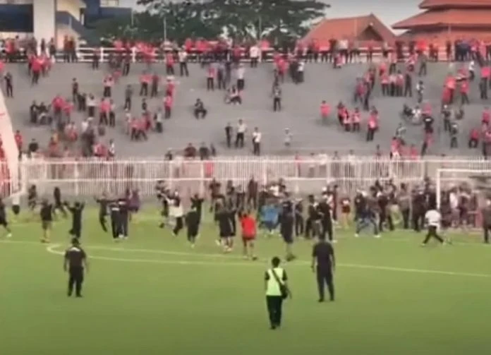 馬超霹丹球迷爆衝突　警方逮捕3人