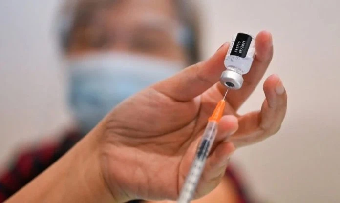 凱里：明年非所有人 獲得接種新冠疫苗