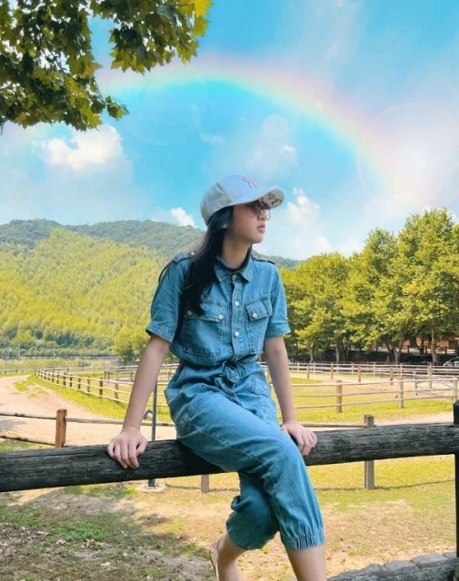 吳尊帶家人出遊曬冰塊盒腹肌　12歲愛女秀逆天長腿