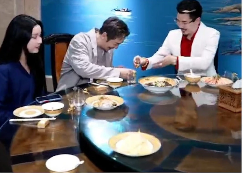 孫耀威陳浩民為中國網紅伴舞彎腰　網民：錢的偉大