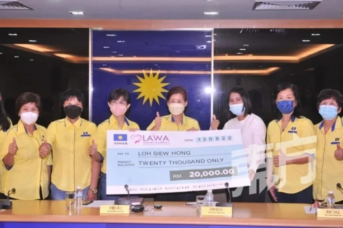 助羅秀鳳創業　王賽之移交兩萬令吉