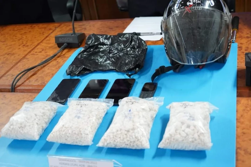 警到油棕園展開取締　逮3毒販充公10萬令吉毒品