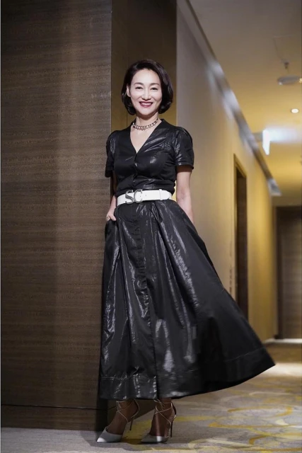 62歲惠英紅北京走秀　超強氣場碾壓群芳