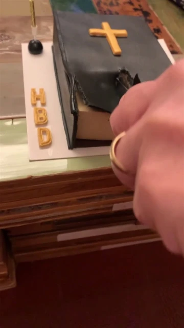 許志安55歲生日　鄭秀文相伴陪切「聖經蛋糕」