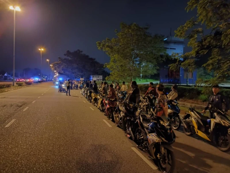 警方反毒機構展開「街頭流氓」行動　扣查13人及9摩哆