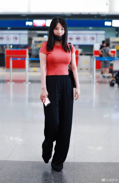 55歲謝天華激吻「中國第一美胸」　打破年齡界限獲封完美CP