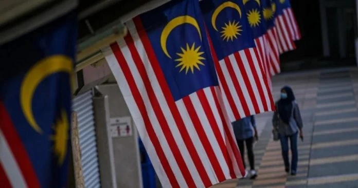 商家不是沒愛國精神　販商主席：經濟問題買不起大面國旗