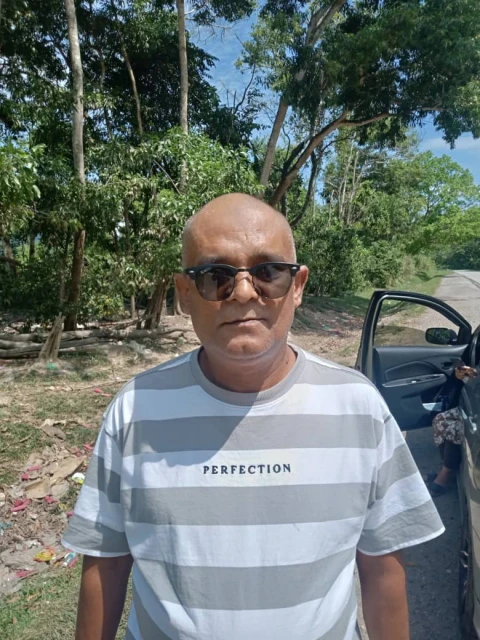 偶傳東西大道大象攔路　老司機：路過時管好嘴巴