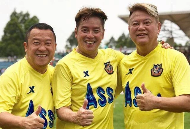 陳百祥暫緩退出改口繼續主持　爆獲曾志偉借億元幫渡難關