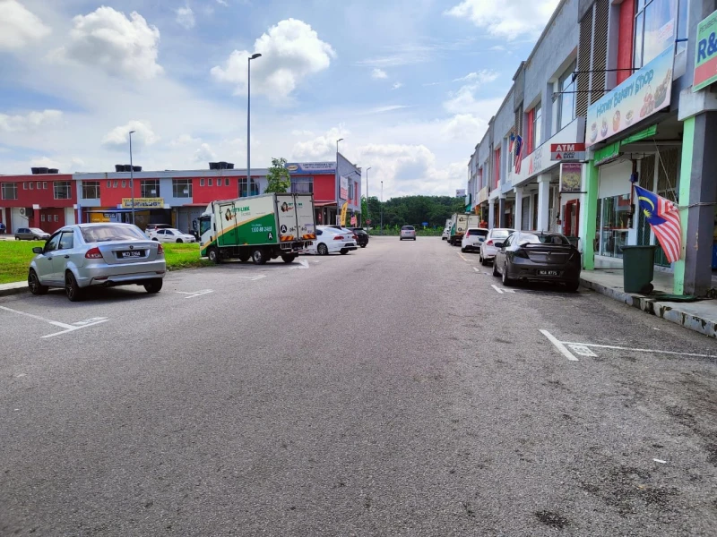 疑開車使用手機　青年撞傷64歲親戚