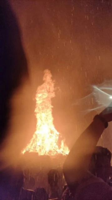 大馬紙紮金身焚燒過程  現場「顯靈照」引熱議