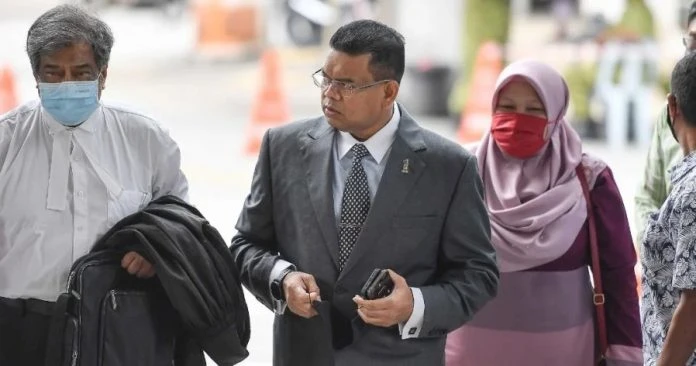 辱罵庭警藐視法庭　法庭向巫統前最高理事發出最後警告