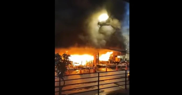 甲洞西餐廳大火底層100%燒毀    所幸無人傷亡