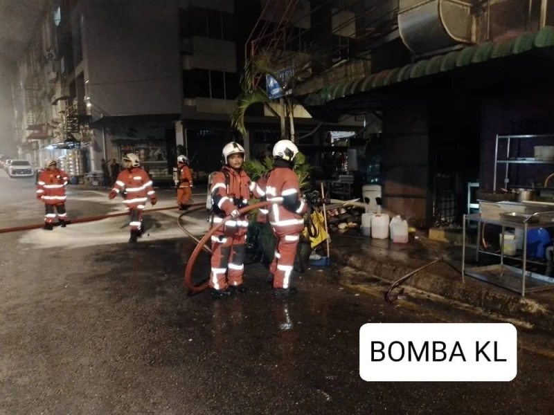 甲洞西餐廳大火底層100%燒毀    所幸無人傷亡