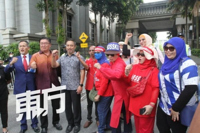 百名支持者司法宮外　高喊「Bossku」挺納吉