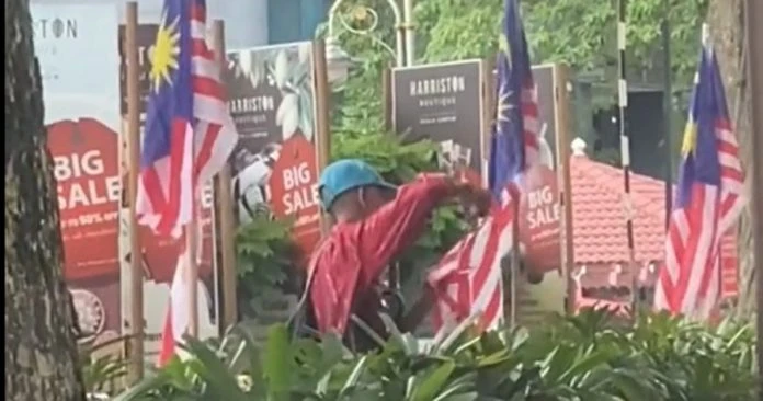 持剪刀破壞國旗　警追查男子身份