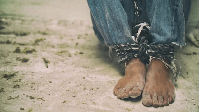 被表哥騙去當豬仔遭雞姦 獲救馬男留陰影半夜躲廁所