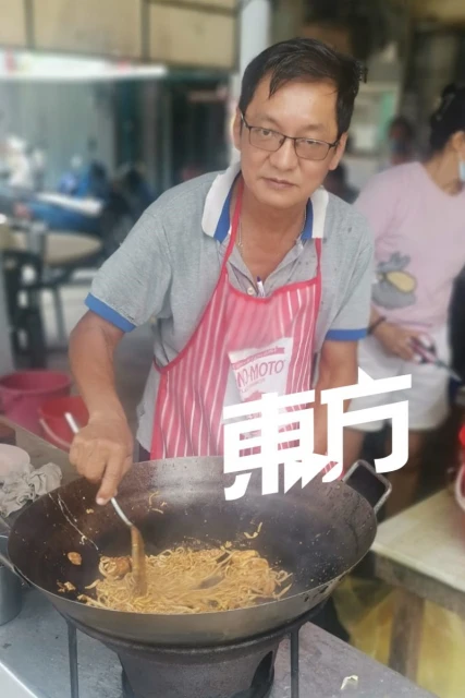 書法家馬發強握筆又握鏟　炒素吉靈面紅到海外