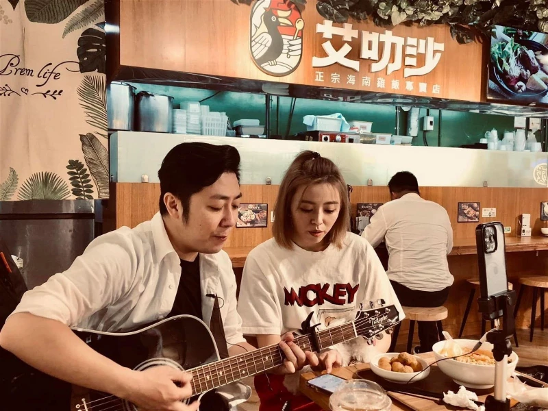 酸民狂轟艾成妻子   艾成媽媽親筆信保護媳婦