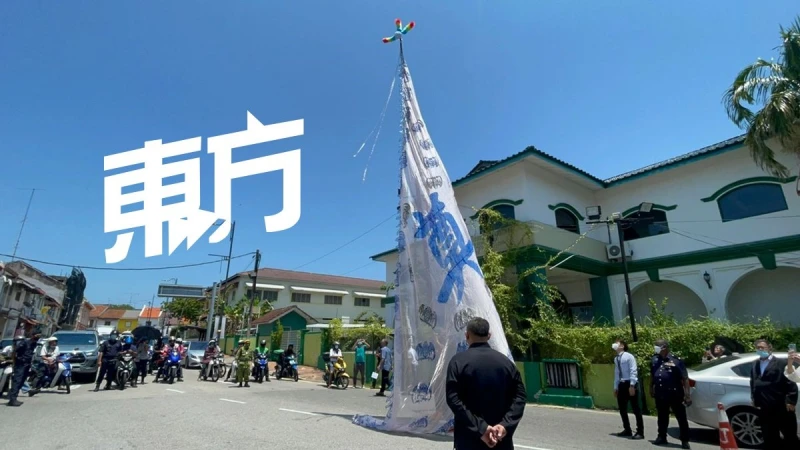 【馬華元老顏文龍辭世】近百人隊伍送別　大旗飄揚場面莊嚴