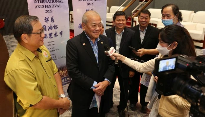 吳添泉獲鍾來福公開支持尋求蟬聯華總會長高職