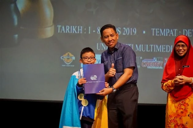 檳13歲西洋棋小將 打敗64歲特級大師選手