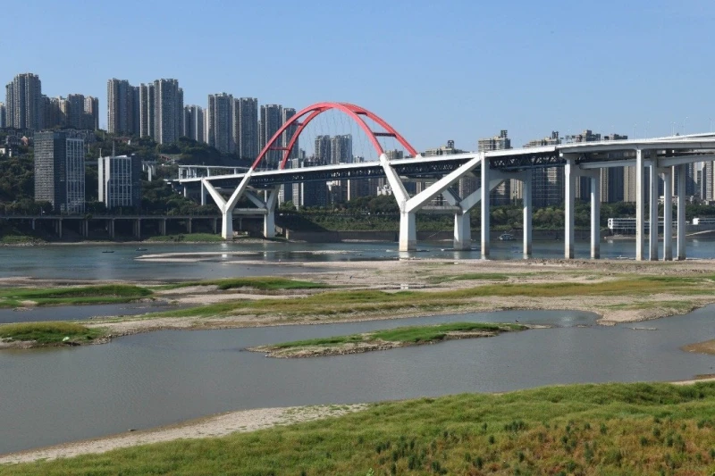 四川啟動最高級能源供應預警　上海外灘熄燈2天