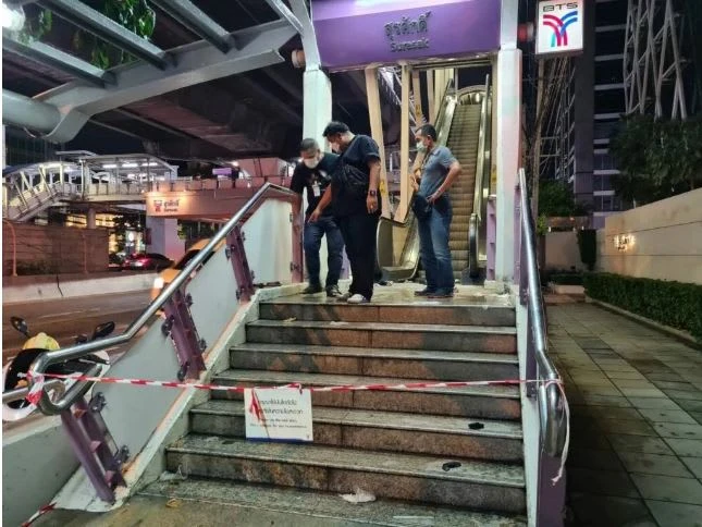 曼谷BTS乘客電扶梯失重心 引「骨牌效應」致27人跌傷