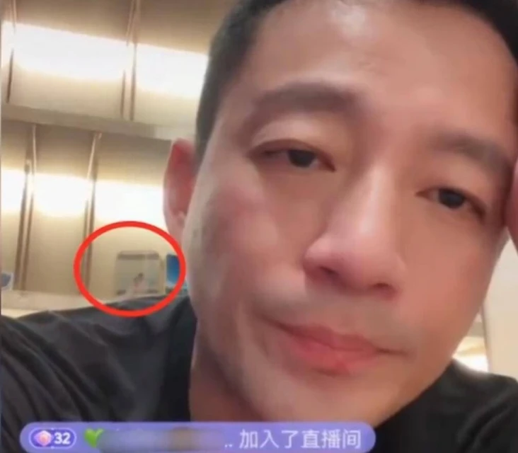 直播背景驚見與大S「婚紗照」　汪小菲被虧：忘不掉過去