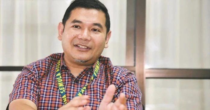 誰是瀕海戰艦「大鯊」？拉菲茲爆料指首相署部長夫婦