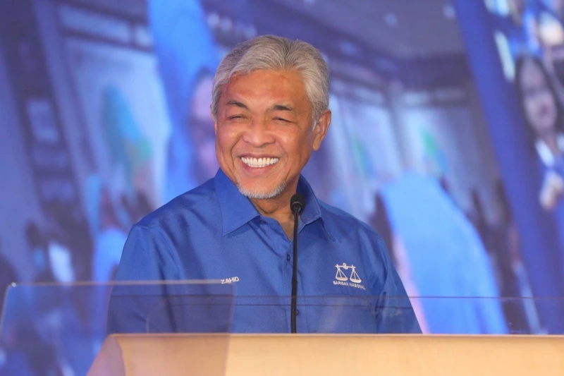 扎希見巫統全國區部主席 緊急會議逾百人出席