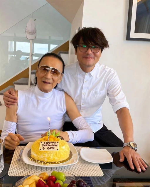 張柏芝陪伴父親獲贊孝順　謝賢拄拐用餐成強烈對比