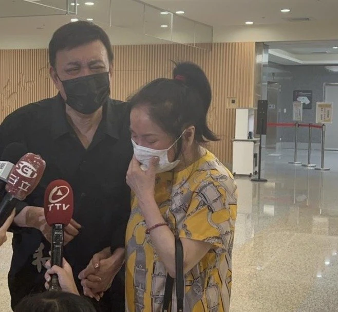 見余天因愛女離世痛哭　曹西平心疼：一輩子都在付出