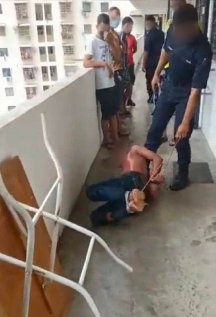 網傳警員用繩索捆綁外籍男？原來男子喝醉自殘被屋友綁起來