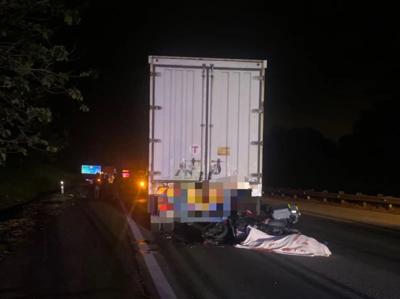 3羅里及重型摩哆連環撞　漢堡小販凌晨魂斷大道