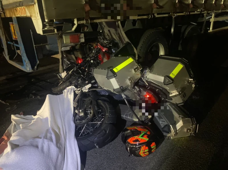 3羅里及重型摩哆連環撞　漢堡小販凌晨魂斷大道