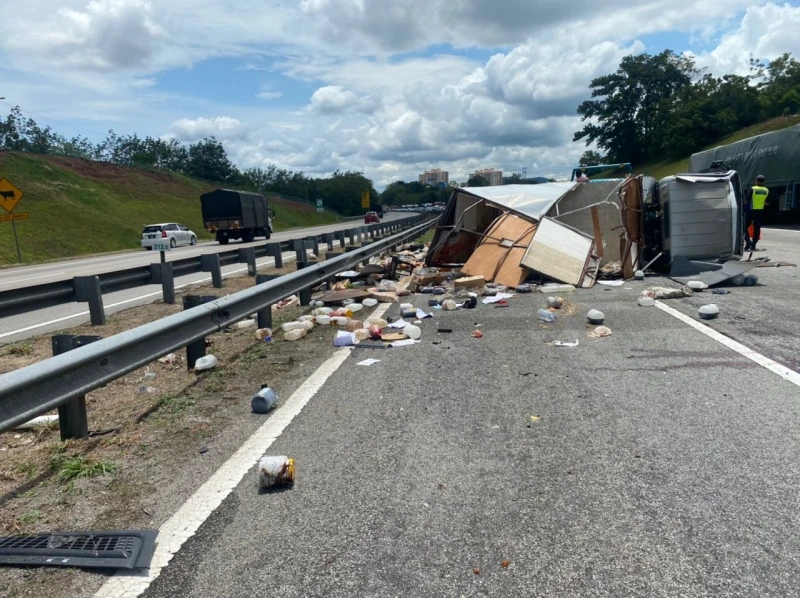 醬油羅里爆胎輪胎脫落　失控撞另輛羅里釀一死