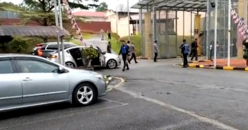 納吉抵達加影監獄服刑