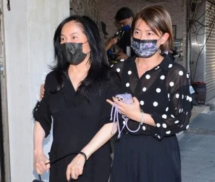 李亞萍哭喊「綺綺媽媽想你」 難捨愛女離去：我放不下