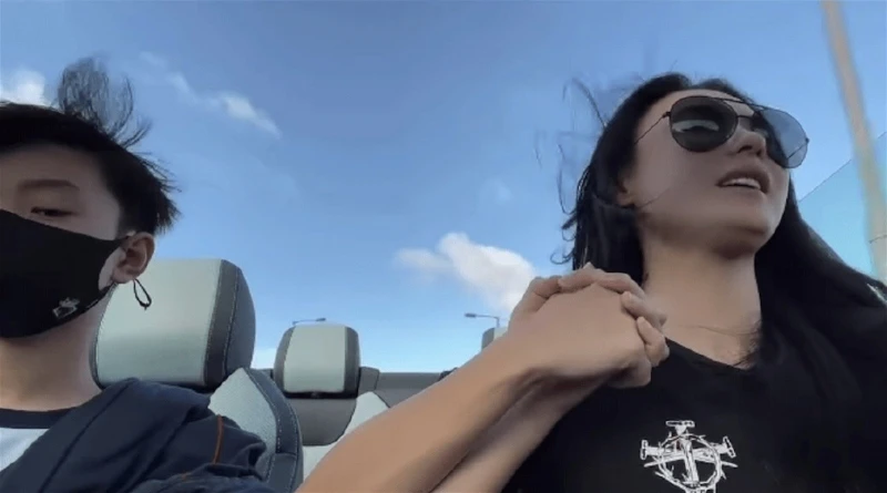 風雨不改開車送兒子上學　張柏芝車內大曬母子情