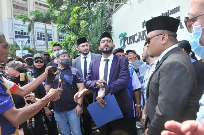 支持者促首相為納吉申請特赦　否則下周號召更大型集會