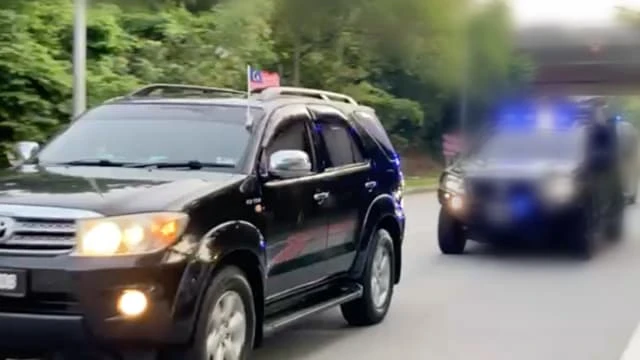 入獄兩晚後首露面 納吉今出庭面對一馬案審訊