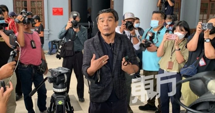 支持者高聲為納吉喊冤　竟被「雷公」打斷