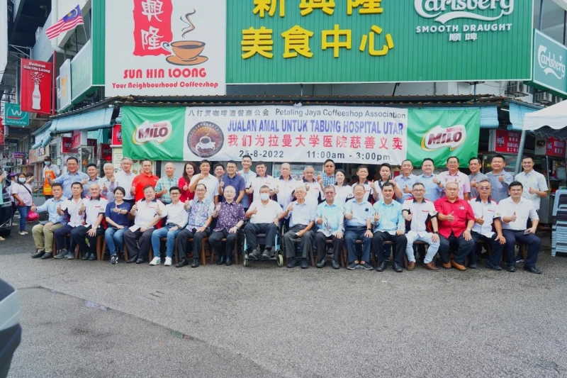 魏家祥親自炒粿條　為拉曼大學醫院籌款