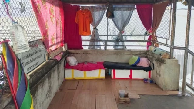 泰國超狂流浪漢 天橋搭出「單人房」
