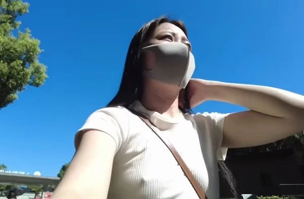 女網紅靠不裝B散步視頻   成功吸引141萬瀏覽量