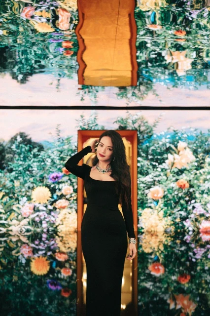 46歲舒淇低胸黑禮服亮相活動　網贊：艷壓全場！