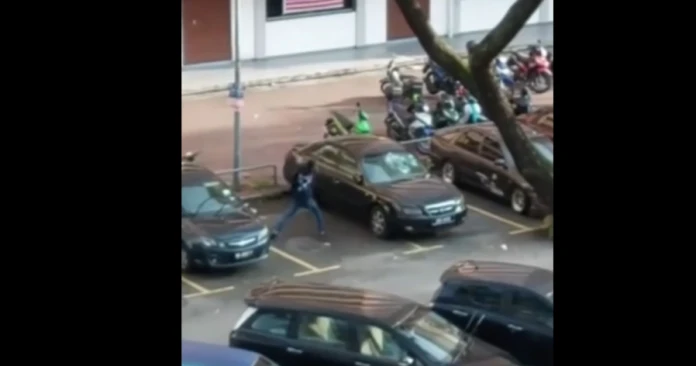 不滿一車占兩格　男子折斷雨刷石頭砸車窗泄憤