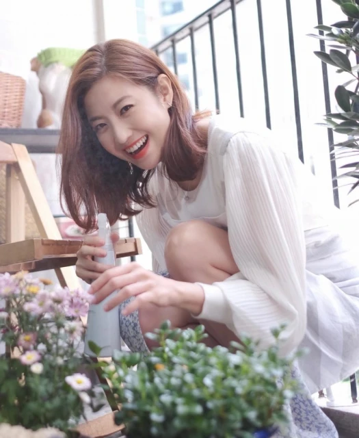 傳炒作離婚新聞被踢出新劇？陳自瑤澄清：流言蜚語，一笑置之